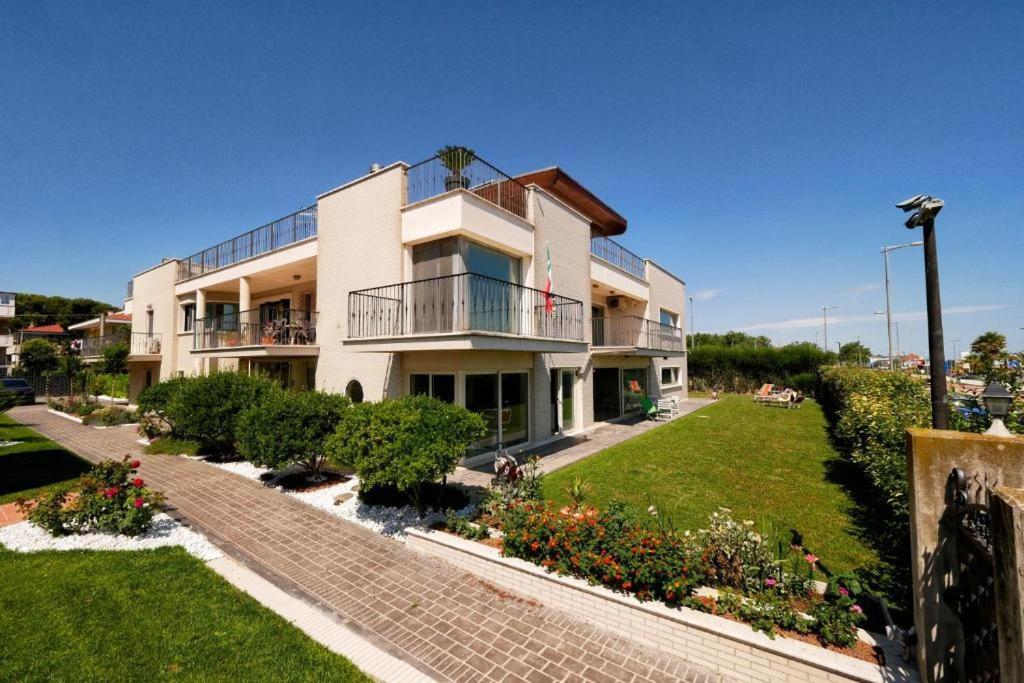 Bed and Breakfast Il Sorriso Di Angelina Pescara Exterior foto